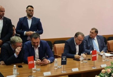 Stranke “trojke” raskidaju saradnju sa SNSD-om na nivou BiH