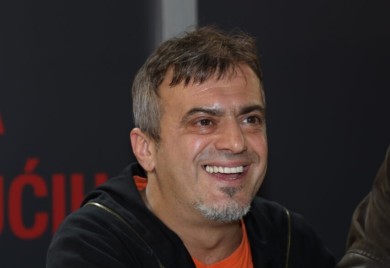 Sergej Trifunović vjerio djevojku: Lijepa Isidora pokazala dijamantski prsten FOTO