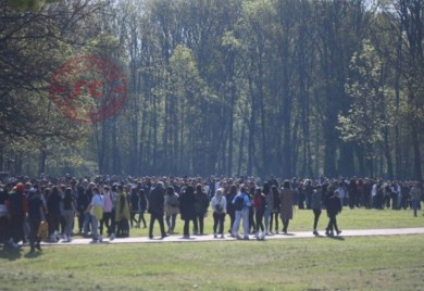 Sjećanje na žrtve genocida: U Donju Gradinu stigle hiljade ljudi iz Srpske, najviše školaraca