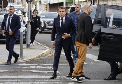 Makrona na Novoj Kaledoniji dočekao haos