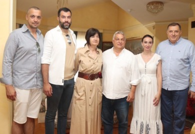Druženje na imanju: Dodik sa članovima porodice ugostio Orbana (FOTO)