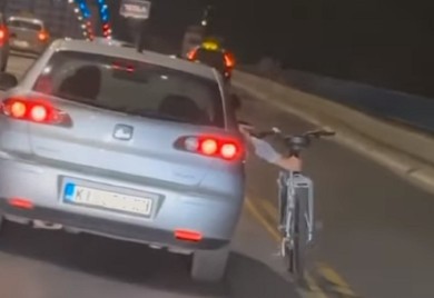 Saobraćajna "akrobacija" na Brankovom mostu (VIDEO)
