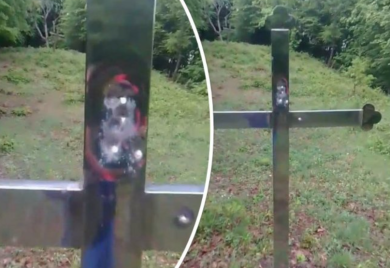 Pucano na pravoslavni krst i groblje u Travniku