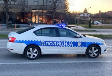 Oštećena stakla na prostorijama političke stranke, uhapšen osumnjičeni