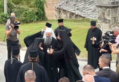Patrijarh Porfirije u posjeti Manastiru Žitomislić, dočekali ga mnogobrojni vjernici