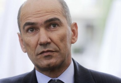 Janša poziva Slovence da se naoružaju: Vrag je odnio šalu