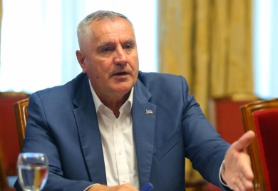 "Uzmite telefone, pravite te botove i zarađujte" Višković savjetuje kako do novca, OVO JE HIT