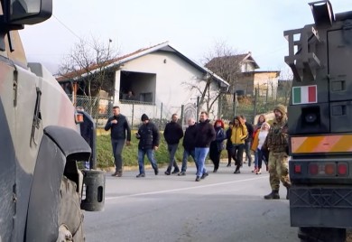 Noć na barikadama protekla mirno