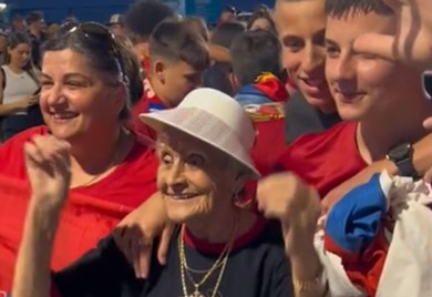 Najstarija Noletova navijačica oduševila Srbe: Zašto je tako mršav (VIDEO)