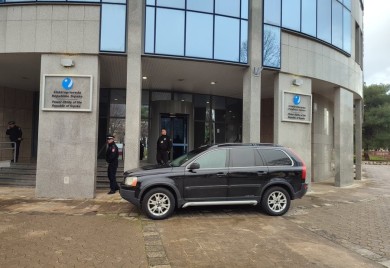 Vukanović džipom zagradio ulaz u Elektroprivredu