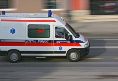 Devet osoba povrijeđeno u dva sudara, učestvovalo i vozilo Hitne pomoći