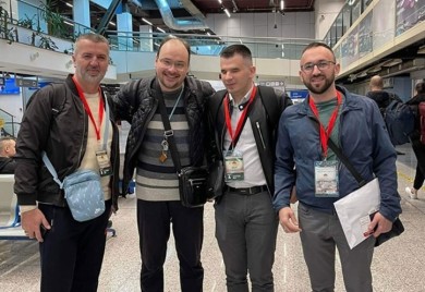 Slijepi imam otišao na umru: Bez problema koristi laptop i vozi bicikl