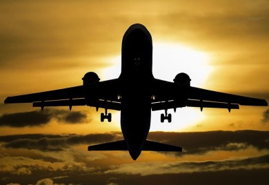 Zapalio se avion sa 150 putnika (VIDEO)