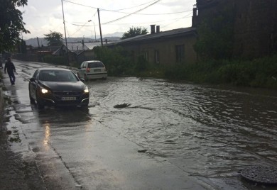 Jako nevrijeme pogodilo Sarajevo, kolaps u saobraćaju (VIDEO / FOTO)
