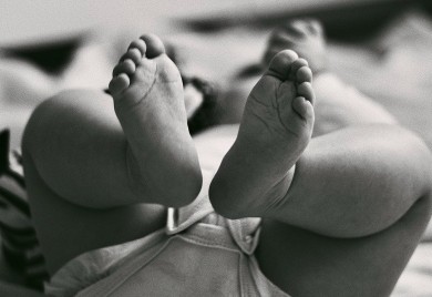 Tragedija u Srbiji: Beba preminula od opekotina zadobijenih tokom kupanja