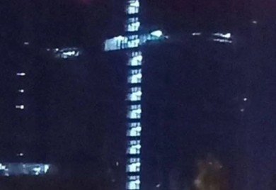Zgrada Vagnera svijetli u obliku krsta