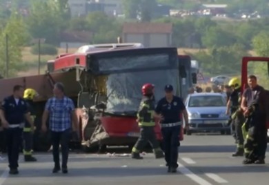 Udes u Beogradu: Poginuo muškarac, petero teže povrijeđeno