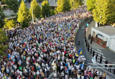 Protesti pred zgradom OHR-a zbog nametnutih odluka Šmita
