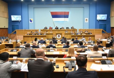 Mogu dvije plate, ali ne i duple funkcije: Novi zakon pred poslanicima Srpske