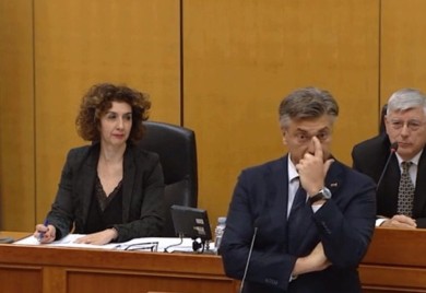 Haos u Saboru: Plenkoviću nisu dali da progovori