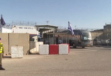 Dogovor Hamasa i Izraela: Crveni krst izveo palestinske zatvorenike VIDEO