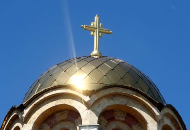 Zašto se svešteniku ljubi ruka