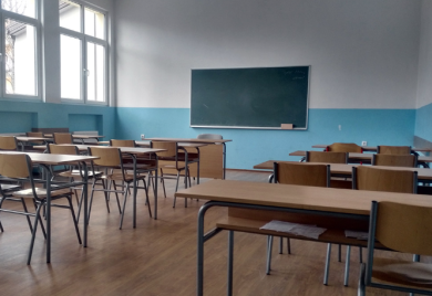 Drama u Grockoj: Otac upao na čas, udario sina i odveo ga