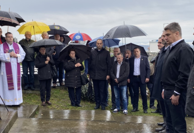 Povodom godišnjice osnivanja brigade HVO: Milanović odlikuje u Derventi (FOTO/VIDEO)
