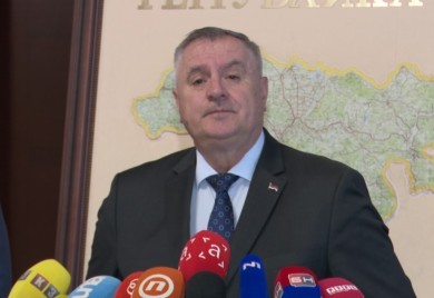 Višković priznao da se krši zakon, pa onda negirao sam sebe