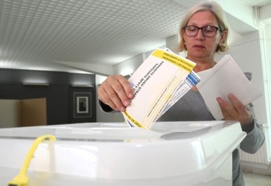 Sve izvjesniji izbori po "Šmitovim pravilima"