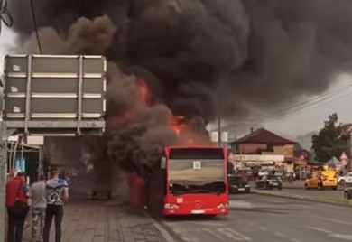 Izgorio autobus kompanije iz Niša, treći za godinu dana (VIDEO)