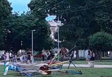 Epilog drame u Doboju: Troje djece u bolnici nakon prevrtanja ringišpila