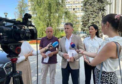 "Vratiti stečena prava na dječiji dodatak" Narodni front predao NSRS Prijedlog Zakona o dopuni Zakona o dječjoj zaštiti