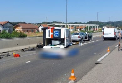 Povrijeđeni vozač i medicinska sestra: Pacijent iz sanitetskog vozila stradao u saobraćajki kod Banjaluke