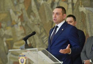 VULIN: Teritorijalni integritet Srbije napadaju 22 članice EU