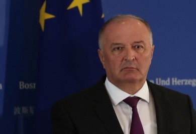 OBA nema informacije o kampovima: Može li Helez procesuirati sam sebe?