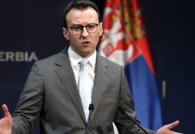 Petković: Srpskom narodu na Kosmetu ukinuto pravo na vjerski život