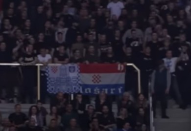 Skandal u Hrvatskoj: Navijači Zadra protiv Partizana istakli simbole NDH
