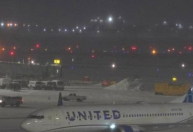 Privatni avion se zapalio i srušio pri polijetanju na aerodromu u Mejnu, osam osoba bilo u letjelici