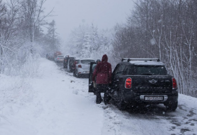 Snijeg okovao Hrvatsku: Upaljen crveni meteoalarm, putevi zakrčeni