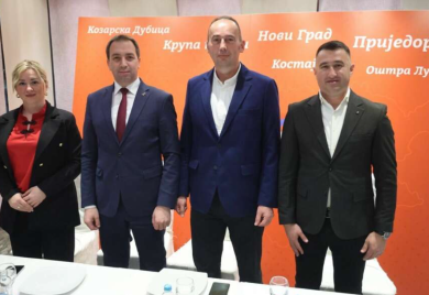 "SPS nastavlja da raste" Odbornici i kompletan opštinski odbor SP pristupili Selakovoj partiji