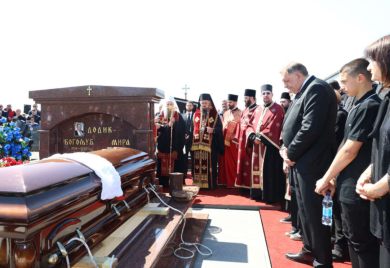 SAHRANJENA MIRA DODIK Opijelo služio patrijarh Porfirije, posljednjom ispraćaju prisustvovao i Vučić