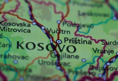 Sirene na sjeveru Kosova: Pripadnici kosovske policije oko zgrada opština