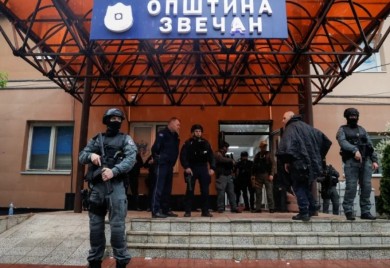 Skinute srpske trobojnice sa zgrada opštine Zvečan, Zubin Potok i Leposavić