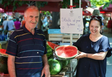 Poruka na štandu s lubenicama nasmijala mnoge: "Slađa od prve ljubavi"