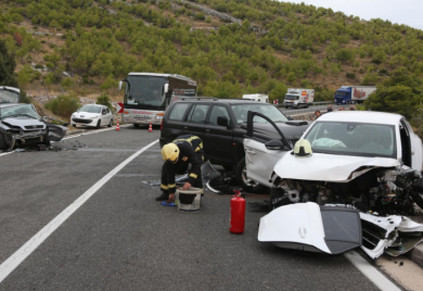 HRVATSKA: U sudaru tri automobila jedna osoba poginula