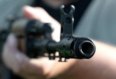 Pucao u gume automobila, pijani vozač bježeći sletio s puta