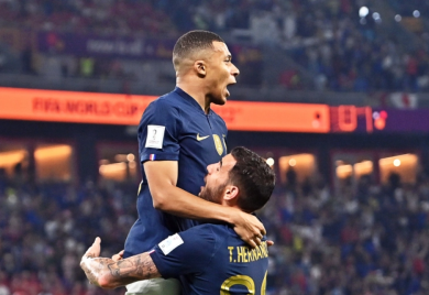 Mbape i Francuska zaustavili rastrčanu Dansku