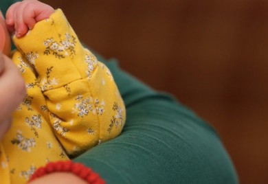 MAJKA UBILA DIJETE (2) Odsjekla bebi dio cucle i ugušila je, horor otkrio ujak