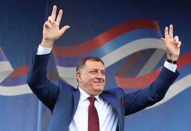 Dodik o zabrani tri prsta: Mogli bi zabraniti i ljubljenje tri puta i da se krstimo
